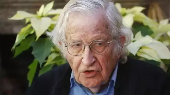 Noam Chomsky permanece bajo observación médica en Brasil Noam Chomsky permanece bajo observación médica en Brasil