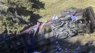 Autobús cae en un barranco y deja 23 muertos en Perú