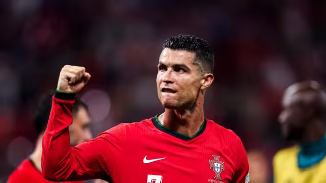 Cristiano Ronaldo erró un penal, pero anotó uno más en la tanda de penales contra Eslovenia