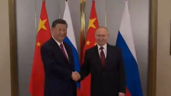 Los presidentes de Rusia y China se reúnen durante la cumbre de la Organización de Cooperación de Shanghái (OCS)