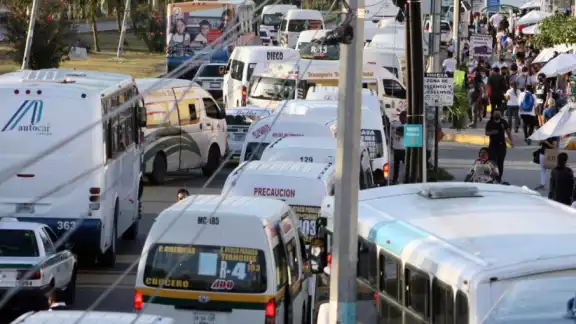 Un caos se genera en calles de Cancún ante la falta de atención del Imoveqroo