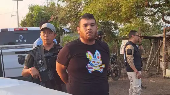 Rogelio del Ángel Martínez "El Rojo", es sospechoso de haber participado en el asesinato de Hipólito Mora Rogelio del Ángel Martínez "El Rojo", es sospechoso de haber participado en el asesinato de Hipólito Mora