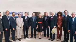 Claudia Sheinbaum se reúne con Ken Salazar, Embajador de Estados Unidos en México, y senadores extranjeros