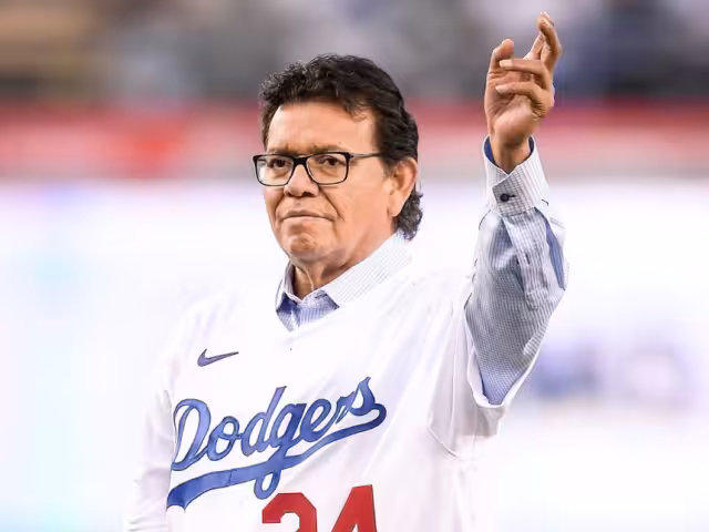 Fernando Valenzuela fue llevado al hospital de Los Ángeles.