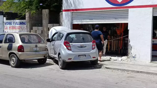 Pese a los daños, el conductor resultó ileso.