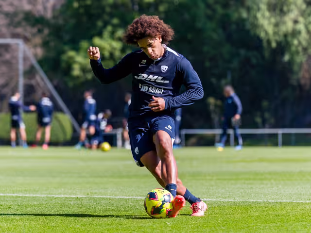 Coco en el entrenamiento en  cantera