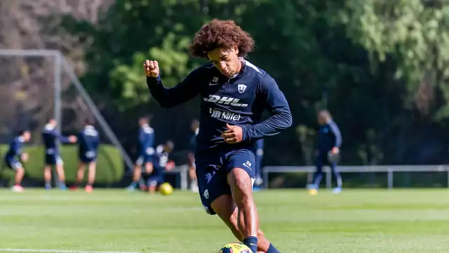 Coco en el entrenamiento en  cantera
