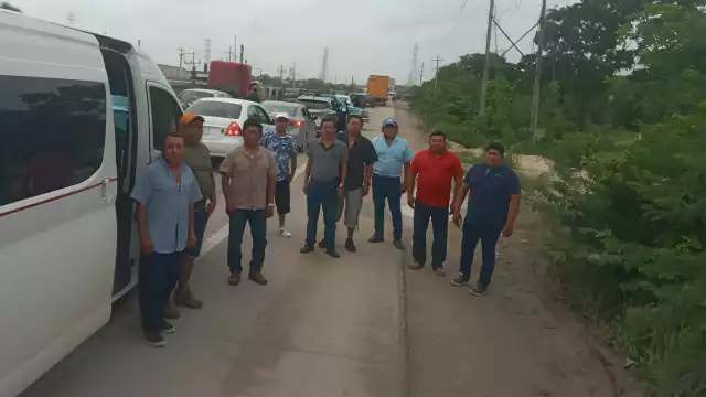 Los pobladores esperan llegar a Chetumal  para exigir se cumpla una vieja promesa