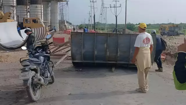 Trabajadores del Tren Maya bloquean carretera Chetumal-Xul-Há