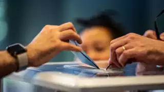 Elecciones en Francia:       Ciudadanos acuden por segunda vez a las urnas