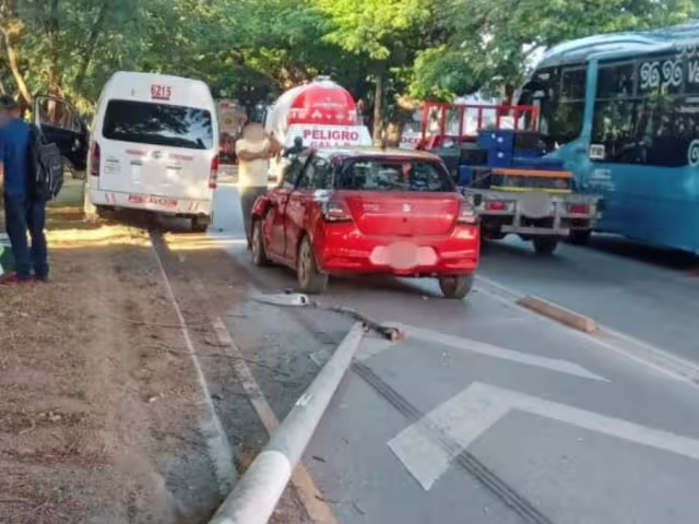 La mujer lesionada fue traslada por paramédicos de la Cruz Roja para recibir atención médica