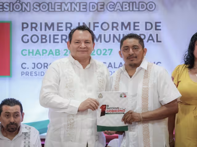 El gobernador asistió al inform,e de gobierno del Alcalde de Chapab.
