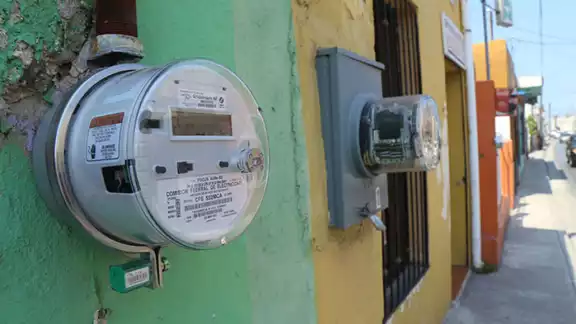Personal de la Agencia de Energía asegura que instalaciones están en malas condiciones.