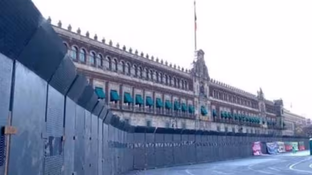 El Presidente de México señaló que las vallas en Palacio Nacional son para evitar incidentes violentos