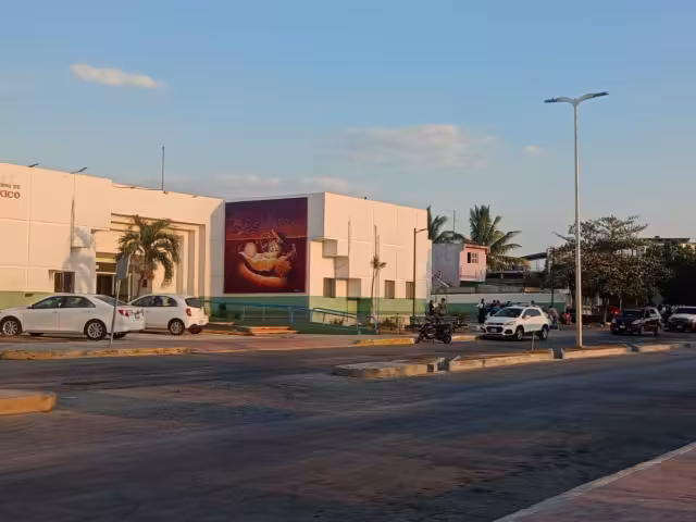 Pleito familiar termina con adulto mayor herido en campo deportivo