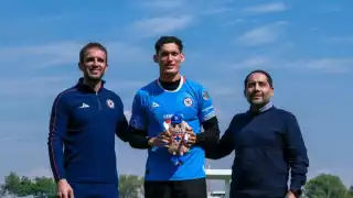 Chiquete inicia nueva era en Cruz Azul con promesa de título; Así fue su presentación