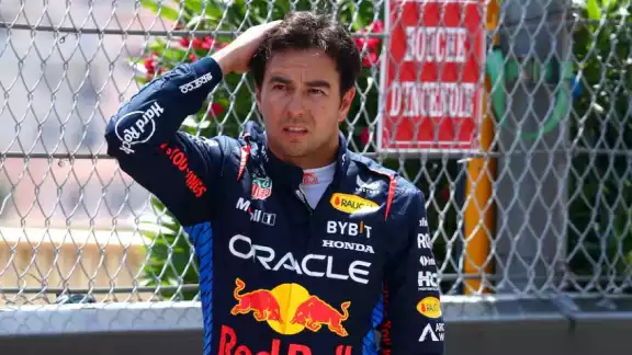 Checo Pérez y sus costosas reparaciones tras choques Checo Pérez y sus costosas reparaciones tras choques