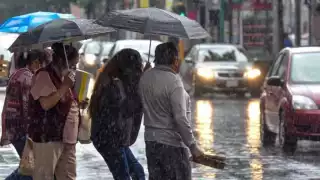 CDMX emite alerta en siete alcaldías por lluvias; sistemas de transporte reportan avance lento