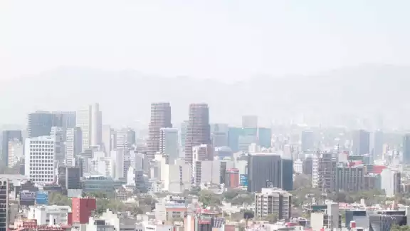 En cuanto al transporte, se impusieron restricciones a la circulación para vehículos con holograma 1 y 2