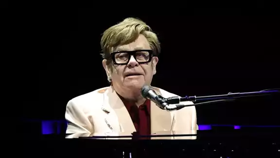 Elton John ha enfrentado recientemente problemas de salud que han afectado su visión, según compartió en su cuenta de Instagram