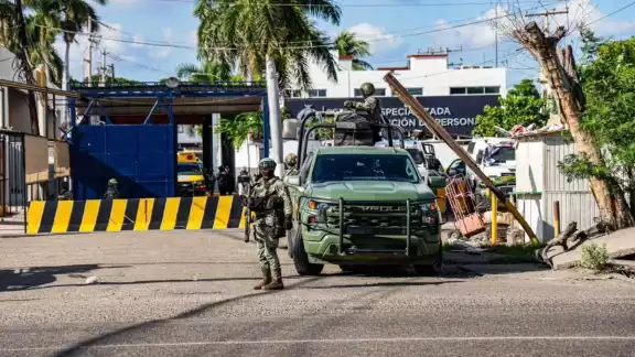 SSP de Sinaloa recordó que en revisiones anteriores ya se habían decomisado armas, cargadores y drogas dentro del penal SSP de Sinaloa recordó que en revisiones anteriores ya se habían decomisado armas, cargadores y drogas dentro del penal