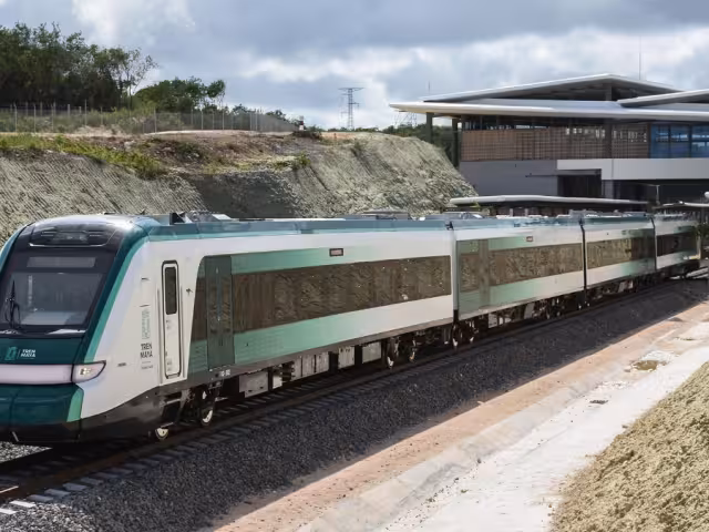 Comunican en redes suspensión de operaciones del Tren Maya por tormenta tropical Helene.