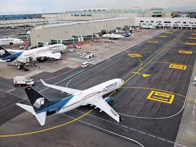 El AICM recordó que los pasajeros deben mantenerse atentos a los avisos de las aerolíneas y prever posibles retrasos en los itinerarios