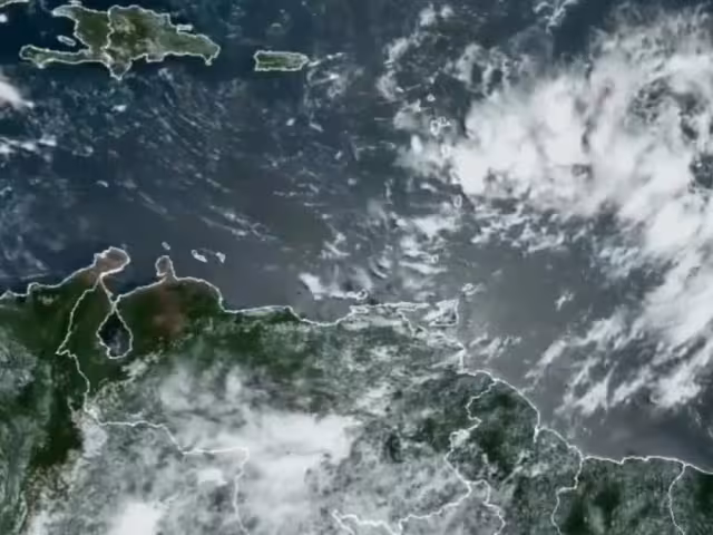 Tormenta Tropical Ernesto avanza y toma fuerza cerca de Puerto Rico