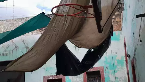 Los fieles se preparan para realizar las reparaciones Los fieles se preparan para realizar las reparaciones