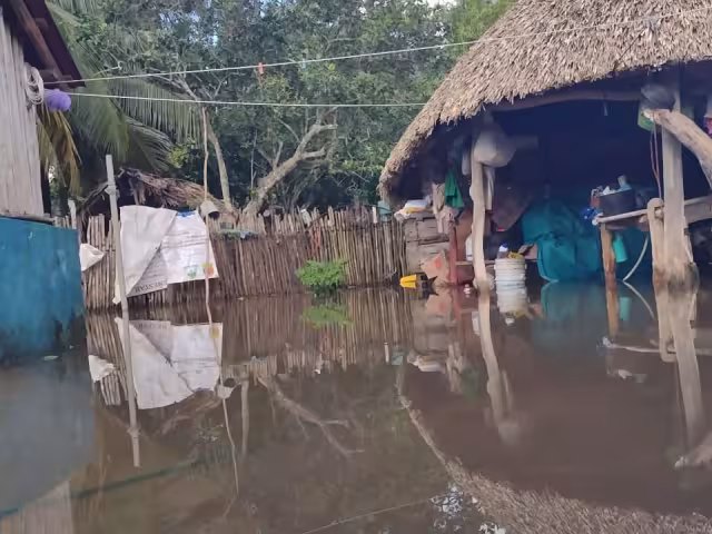 Alrededor de 18 familias han reportado inundaciones dentro y fuera de sus casas