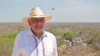 AMLO visita Edzná y Ek Balam, recorre ruta Tren Maya y se reúne con primer ministro de Belice
