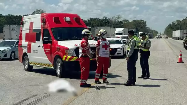 Hace unos días, el chofer de un “caballo de acero” perdió la vida al verse involucrado en un percance en el libramiento que lleva al aeropuerto internacional.