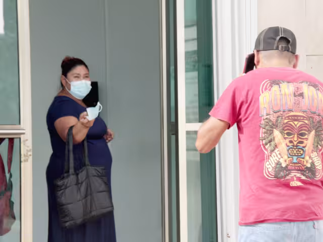 Se mantiene una vigilancia epidemiológica normal, y se recomienda seguir medidas preventivas en lugares públicos
