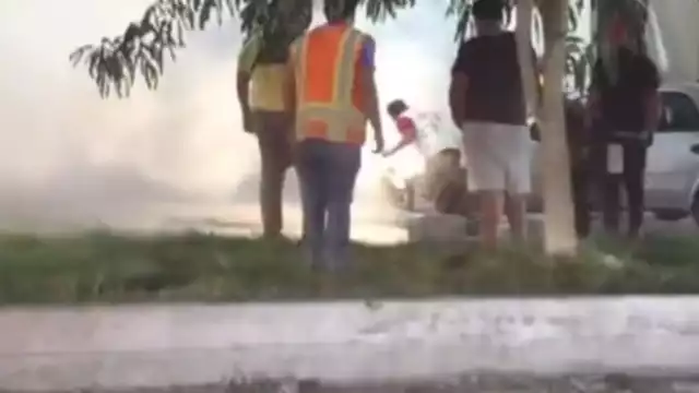 Por fortuna vecinos dieron aviso al dueño del coche