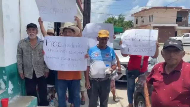 Los ejidatarios se manifestaron a las afueras de la Procuraduría Agraria.