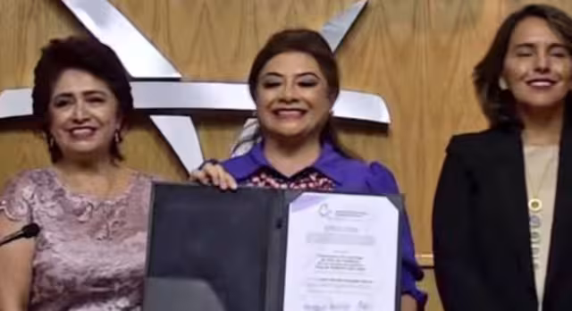 Clara Brugada recibió por parte del IECM su constancia de mayoría como jefa de Gobierno electa de la Ciudad de México