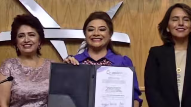 Clara Brugada recibió por parte del IECM su constancia de mayoría como jefa de Gobierno electa de la Ciudad de México