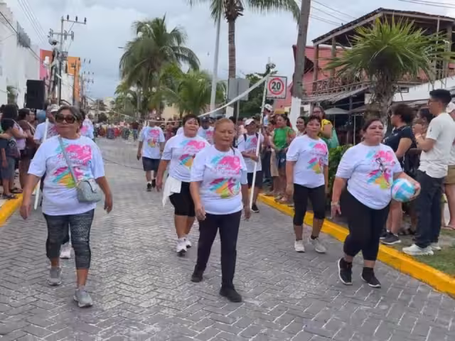 La lluvia no detuvo a los participantes y espectadores en disfrutar del recorrido