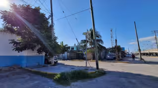 Abandonan cabeza humana con narcomanta  cerca de la Semefo de Playa del Carmen