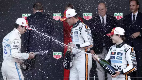 La celebración en el podio La celebración en el podio