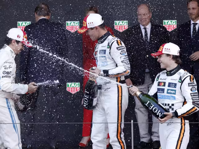 La celebración en el podio