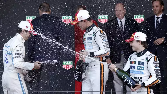 La celebración en el podio