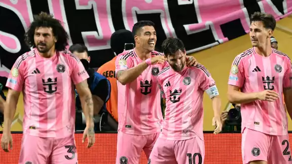 Lionel Messi y Luis Suárez festejan uno de los goles que anotó Miami ante Palmeiras.