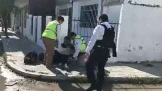 Motociclista termina con fractura al impactarse contra un coche en Campeche