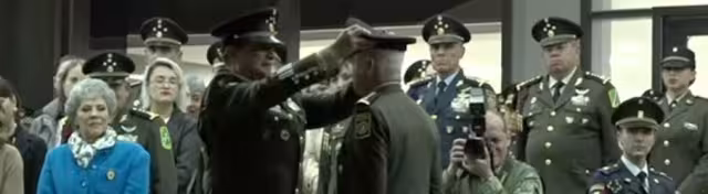 El general Luis Cresencio Sandoval transfirió el mando de la sedena al general Ricardo Trevilla en las instalaciones del Colegio Militar