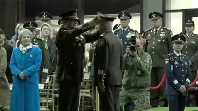 El general Luis Cresencio Sandoval transfirió el mando de la sedena al general Ricardo Trevilla en las instalaciones del Colegio Militar
