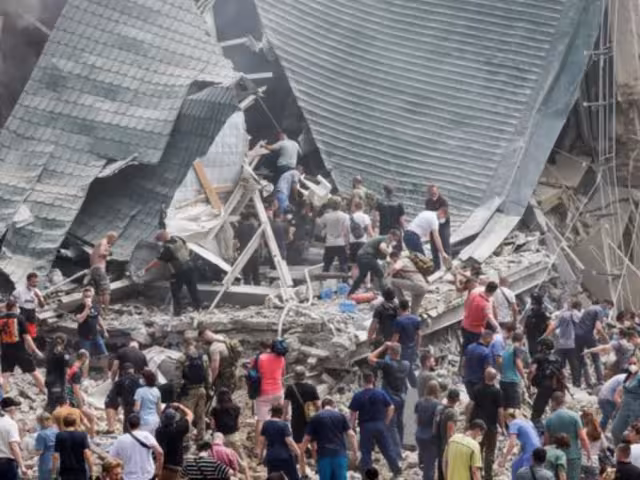 Este lunes las fuerzas rusas lanzaron un mortal ataque sobre Kiev, la capital de Urania