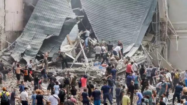 Este lunes las fuerzas rusas lanzaron un mortal ataque sobre Kiev, la capital de Urania