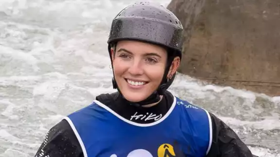 Sofía Reinoso entrenando en la pista olímpica de canotaje slalom en París, preparándose para su segunda participación olímpica.