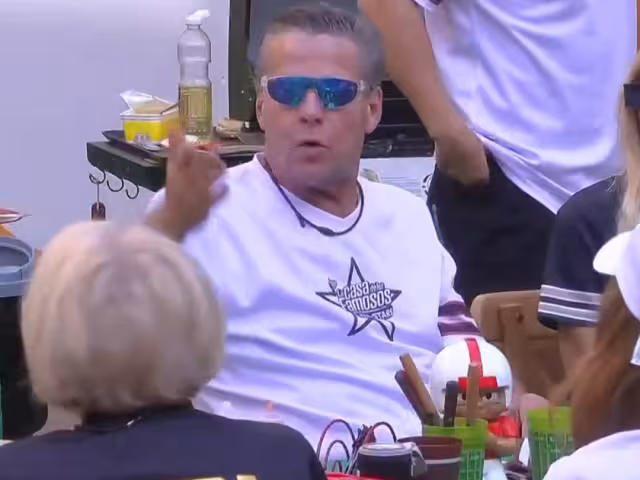 Adame llama pandillera a una de sus compañeras